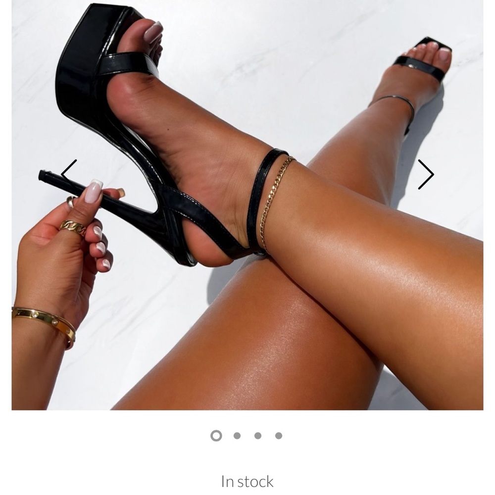 ONYX BLACK PATENT PLATFORM HIGH HEELS